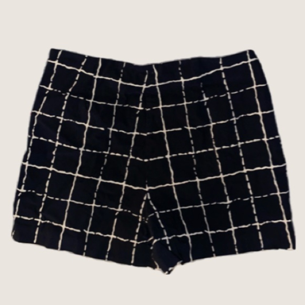 High-waist Pin-up Shorts - Picture 3 of 3
